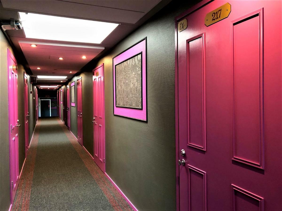 Leikari Hotel